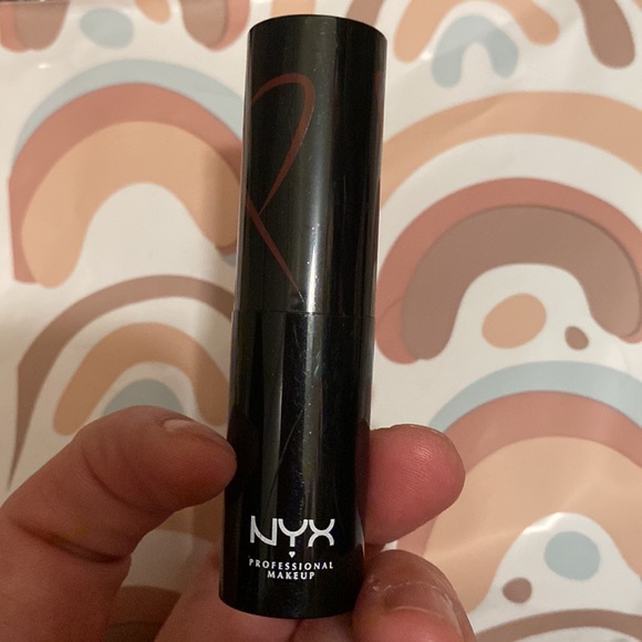 🆕NYX- Shout Loud Satin Lipstick: SO DRAMATIC - Picture 5 of 6